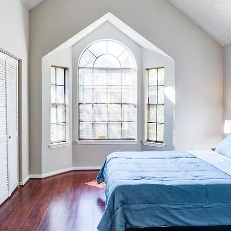 Lovely 2 Bedroom, 1 Bath Condo With Pools And Gym. Houston Esterno foto