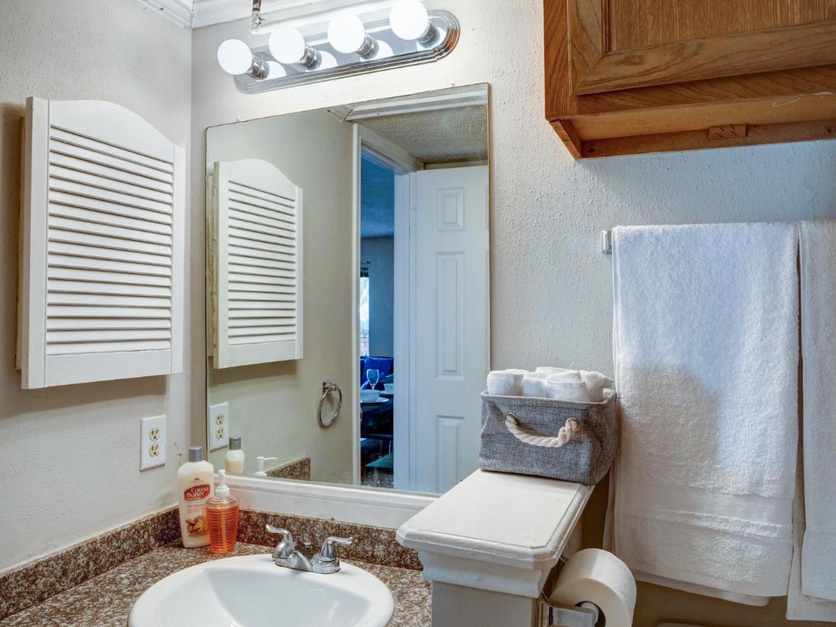 Lovely 2 Bedroom, 1 Bath Condo With Pools And Gym. Houston Esterno foto