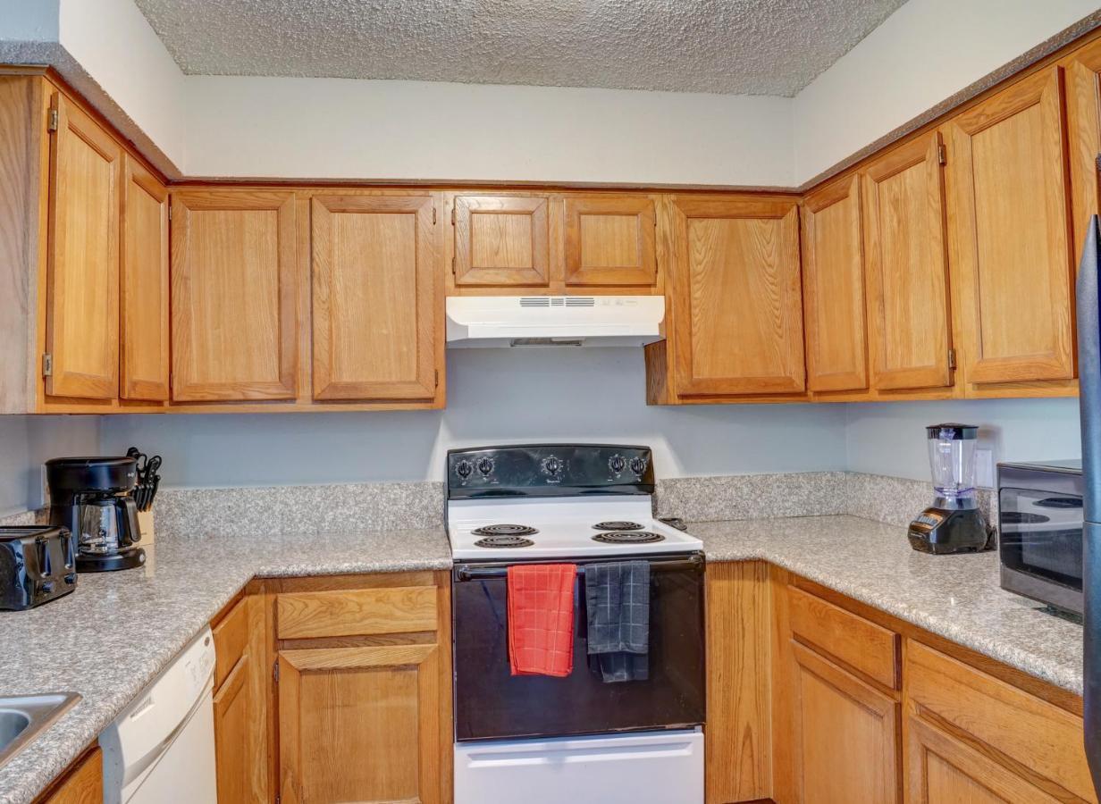 Lovely 2 Bedroom, 1 Bath Condo With Pools And Gym. Houston Esterno foto
