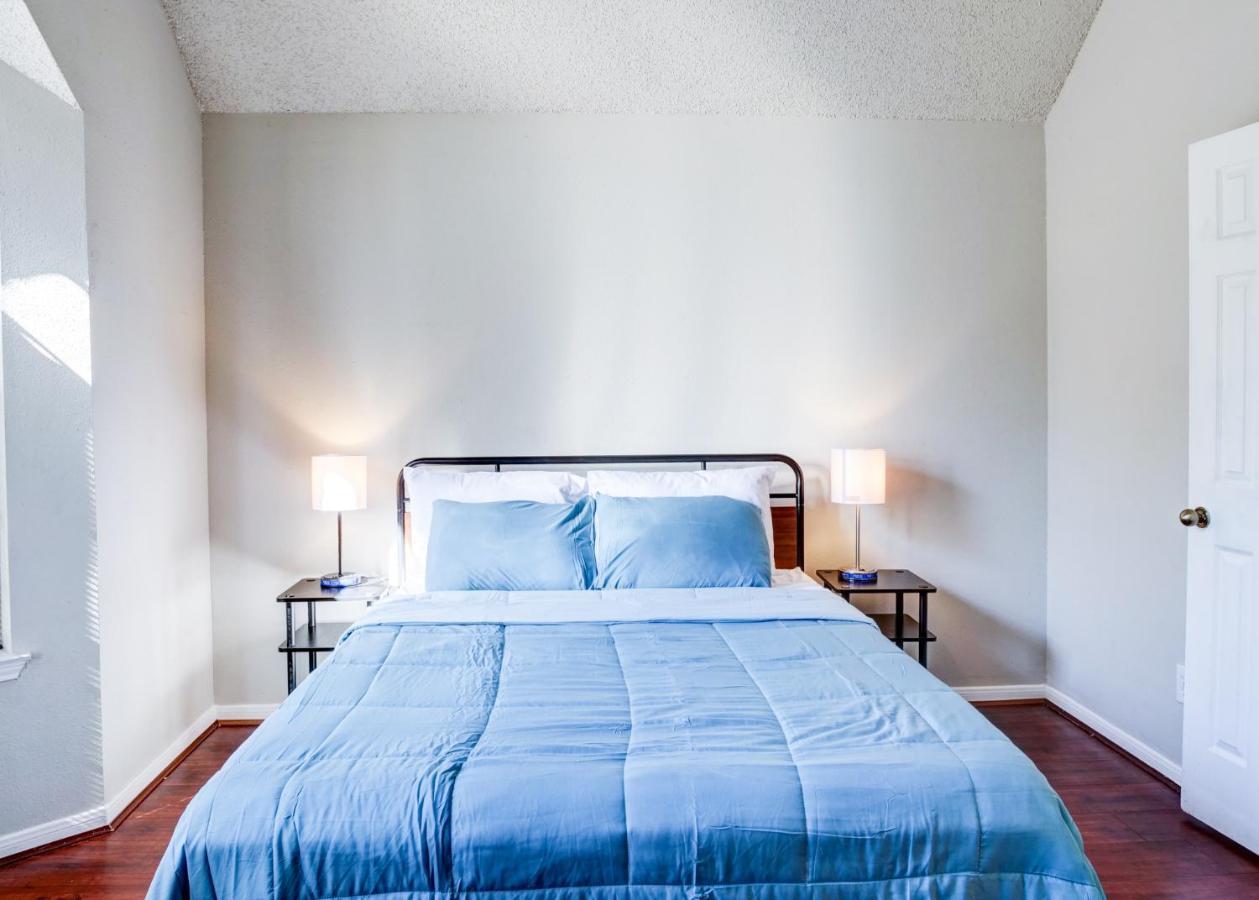 Lovely 2 Bedroom, 1 Bath Condo With Pools And Gym. Houston Esterno foto
