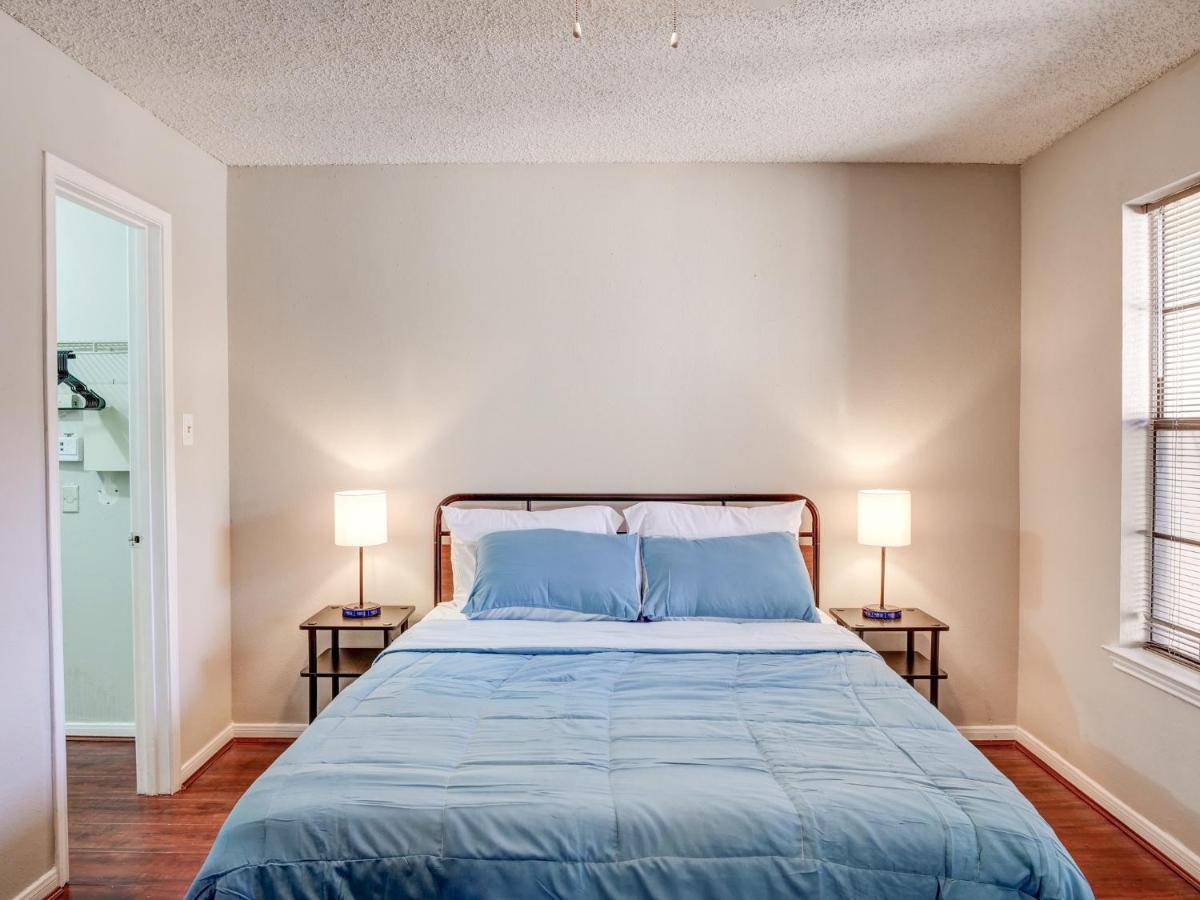 Lovely 2 Bedroom, 1 Bath Condo With Pools And Gym. Houston Esterno foto