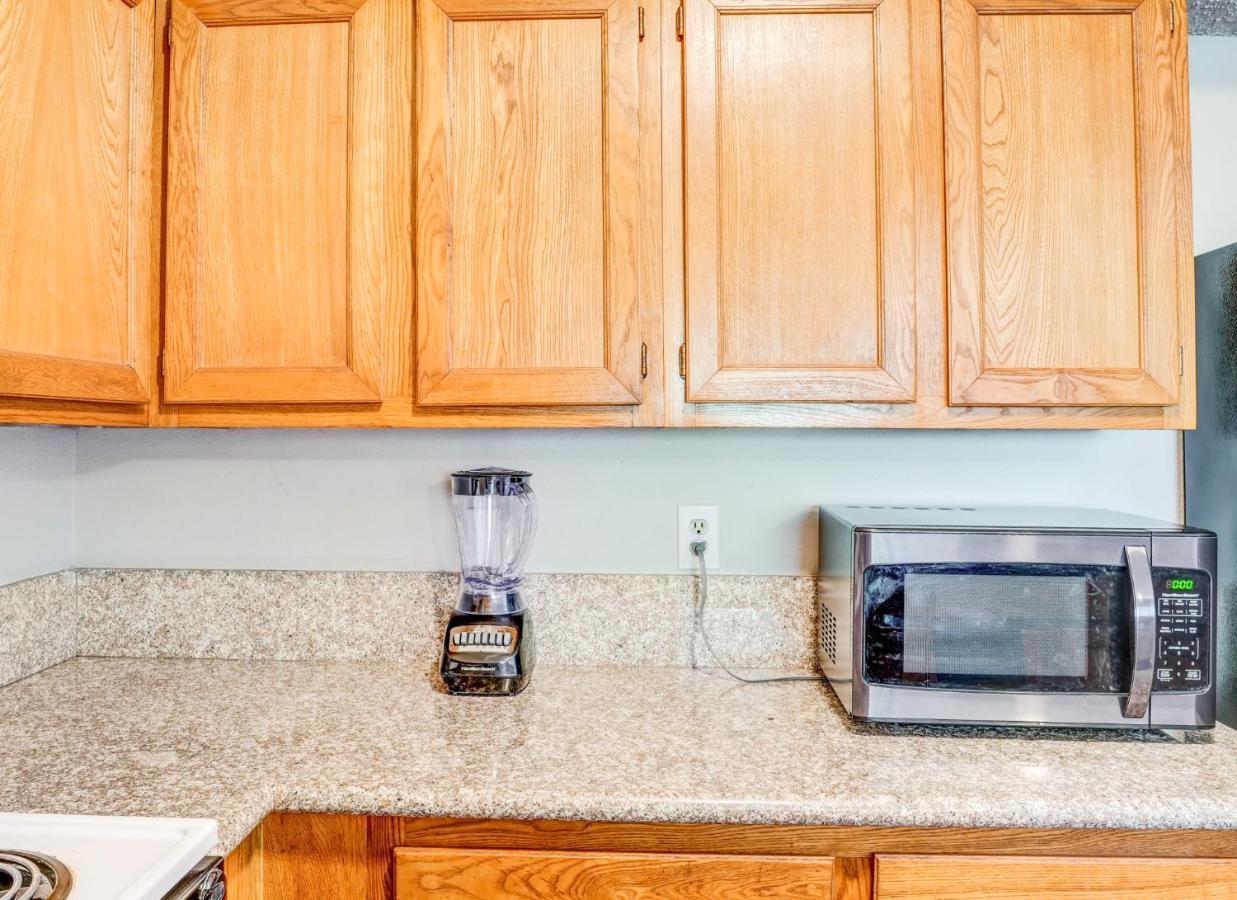 Lovely 2 Bedroom, 1 Bath Condo With Pools And Gym. Houston Esterno foto
