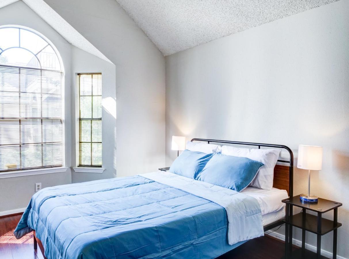 Lovely 2 Bedroom, 1 Bath Condo With Pools And Gym. Houston Esterno foto